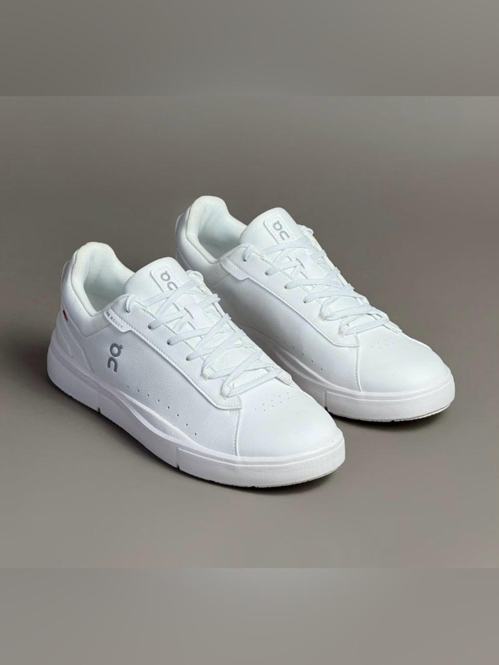 On Running The Roger Centre Court Tennis White Leather Low-Top Comfort Sneakers